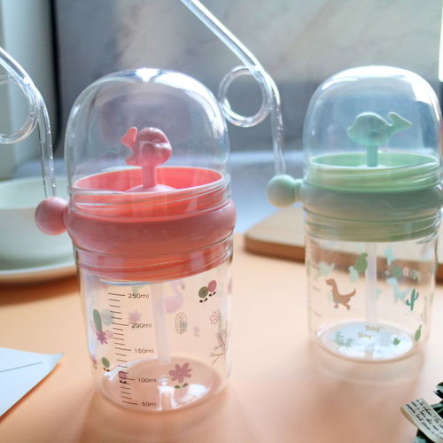 網(wǎng)紅鯨魚噴水杯新款ins吸水杯兒童便攜耐摔塑料杯幼兒園吸水杯